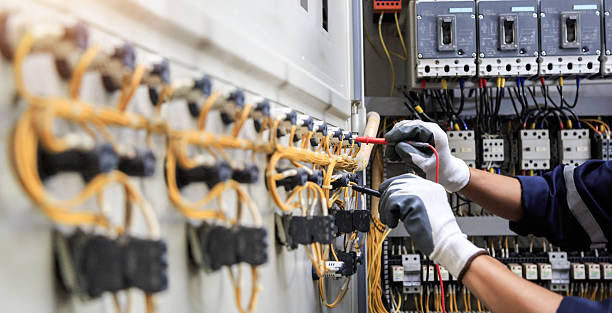 Professional Electrician technician working in Grandview, WA